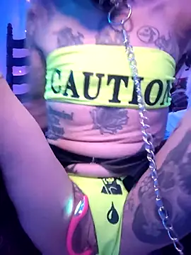 MommyMisfit online show from 04.21.26