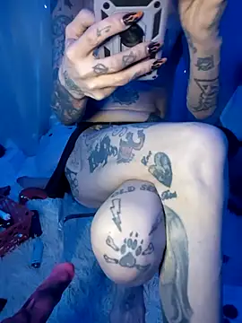 MommyMisfit online show from 04.21.26