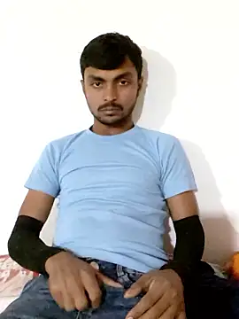 Snapshot of Suraj223kumar chatting on 12.20.25 Suraj223kumar online show from 12.20.25