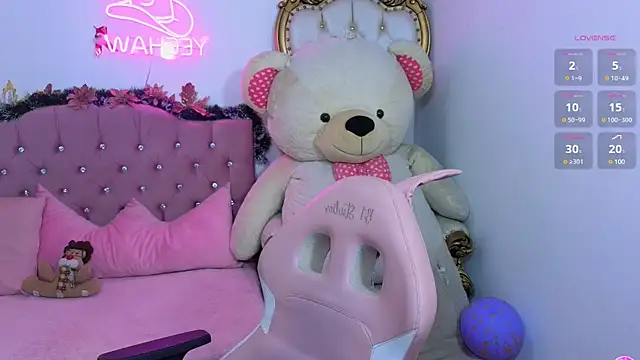 Snapshot of Emilly_tay chatting on 12.29.24 Emilly tay online show from 12.29.24