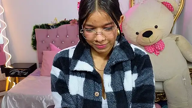 Snapshot of Emilly_tay chatting on 01.03.25 Emilly tay online show from 01.03.25