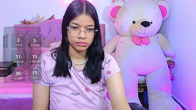 Snapshot of Emilly_tay chatting on 01.13.25 Emilly tay online show from 01.13.25