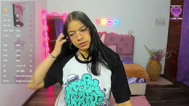 Snapshot of Emilly_tay chatting on 02.14.25 Emilly tay online show from 02.14.25