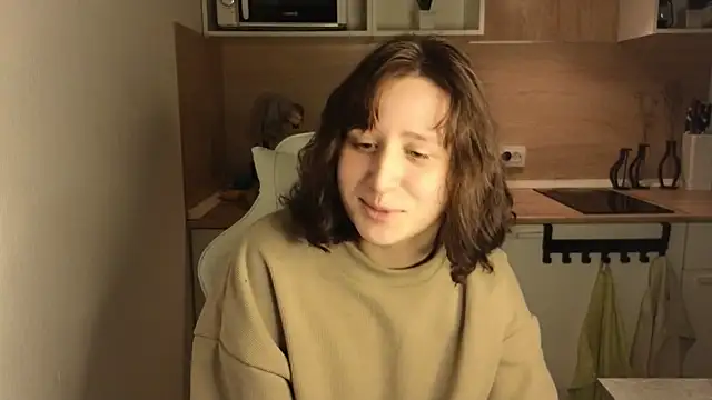 Snapshot of whatamarrie chatting on 12.23.24 whatamarrie online show from 12.23.24