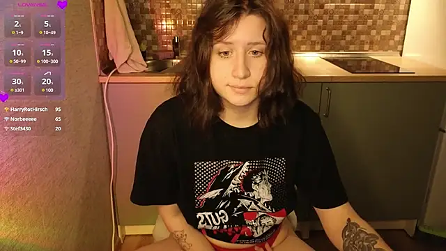 Snapshot of whatamarrie chatting on 01.14.25 whatamarrie online show from 01.14.25