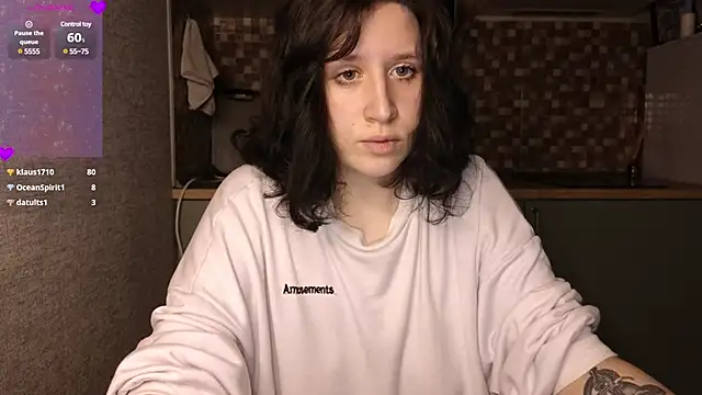 Snapshot of whatamarrie chatting on 01.28.25 whatamarrie online show from 01.28.25