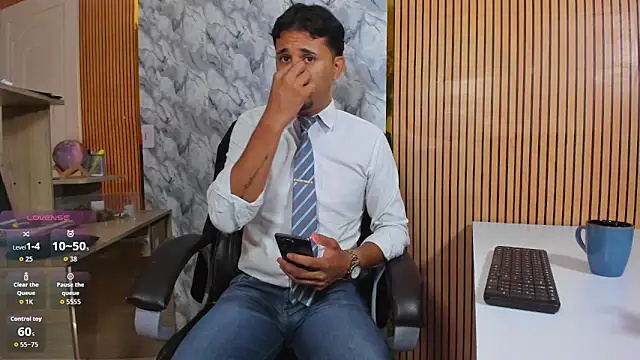 Hideintheoffice online show from 03.29.26