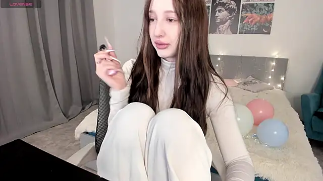 Lissa Meow  online show from 04.30.26