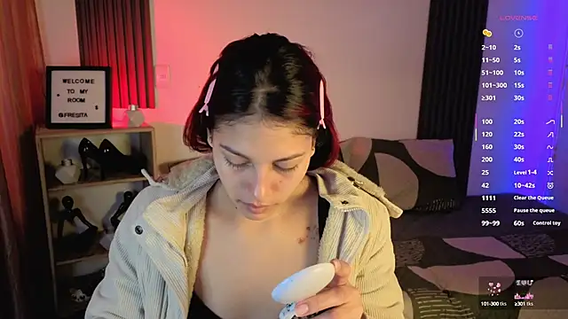 Snapshot of Fresita_Rosita chatting on 10.02.25 Fresita Rosita online show from 10.02.25
