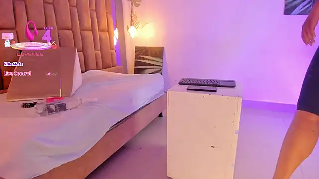 victoriaroyce1 online show from 10.30.25