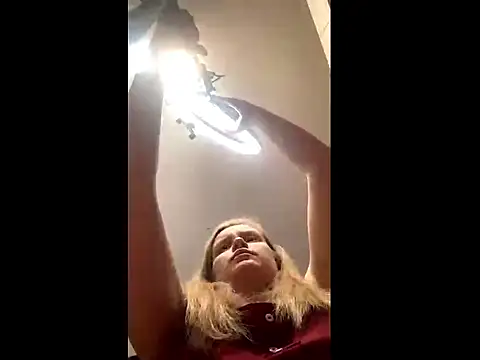 Snapshot of Sweet_white_chocolate chatting on 01.12.25 Sweet white chocolate online show from 01.12.25