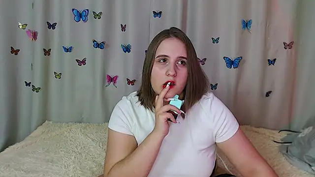 Snapshot of Phantommira chatting on 01.06.25 Phantommira online show from 01.06.25