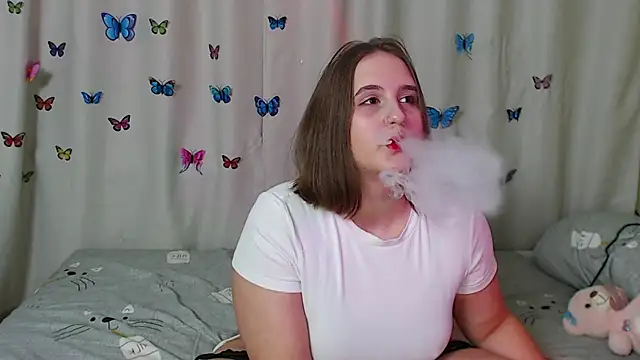 Snapshot of Phantommira chatting on 01.10.25 Phantommira online show from 01.10.25