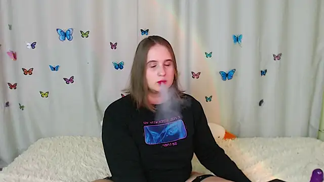 Snapshot of Phantommira chatting on 02.05.25 Phantommira online show from 02.05.25