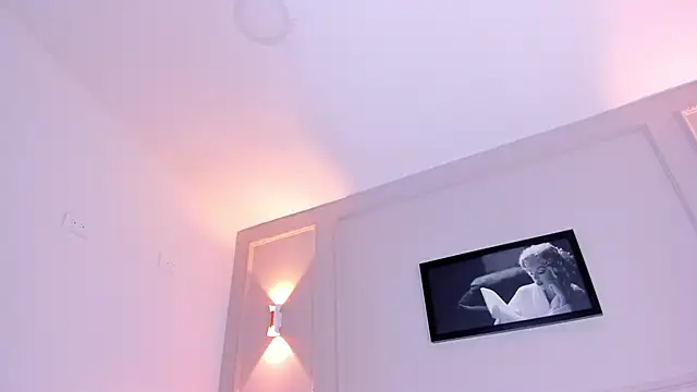 Snapshot of anniemartinezz chatting on 12.27.24 anniemartinezz online show from 12.27.24