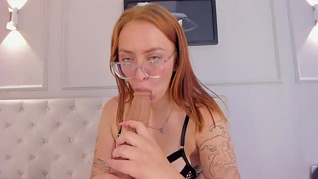 Snapshot of anniemartinezz chatting on 02.06.25 anniemartinezz online show from 02.06.25
