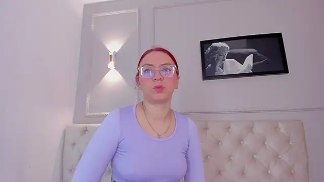 Snapshot of anniemartinezz chatting on 02.13.25 anniemartinezz online show from 02.13.25