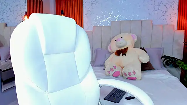 AinaraJimenez online show from 10.11.25