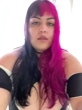 Snapshot of Pinky-Flower chatting on 01.17.25 Pinky-Flower online show from 01.17.25