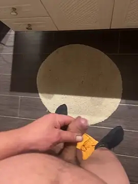 Snapshot of Pichonbendo chatting on 11.23.25 Pichonbendo online show from 11.23.25