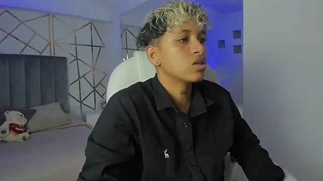 Snapshot of Dominick_jones chatting on 01.10.25 Dominick jones online show from 01.10.25