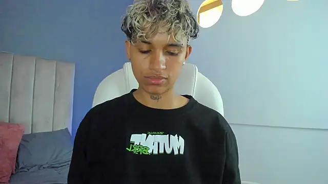 Snapshot of Dominick_jones chatting on 01.12.25 Dominick jones online show from 01.12.25