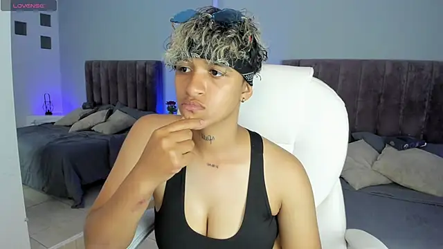 Snapshot of Dominick_jones chatting on 01.19.25 Dominick jones online show from 01.19.25