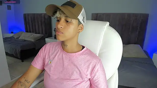 Snapshot of Dominick_jones chatting on 01.22.25 Dominick jones online show from 01.22.25