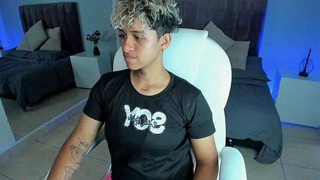 Snapshot of Dominick_jones chatting on 01.26.25 Dominick jones online show from 01.26.25