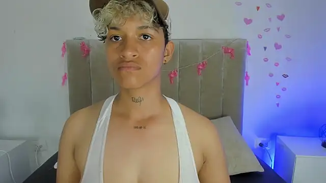 Snapshot of Dominick_jones chatting on 02.02.25 Dominick jones online show from 02.02.25