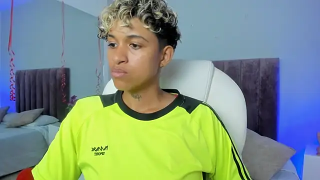 Snapshot of Dominick_jones chatting on 02.17.25 Dominick jones online show from 02.17.25