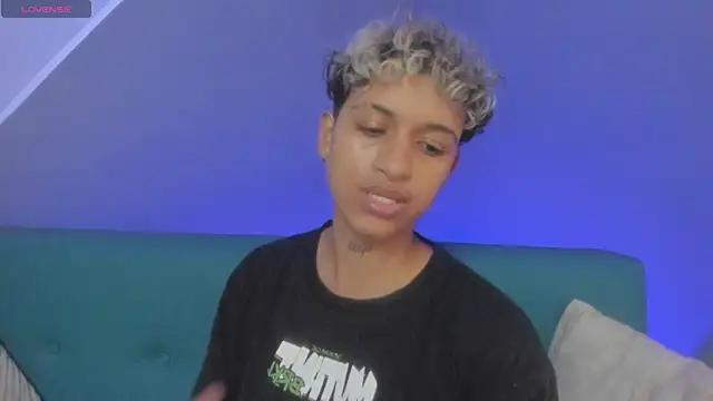 Snapshot of Dominick_jones chatting on 03.01.25 Dominick jones online show from 03.01.25