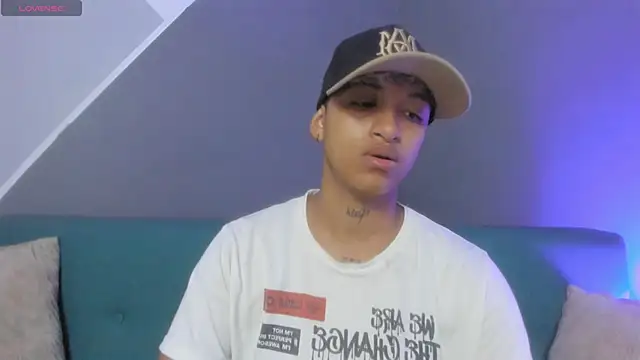 Snapshot of Dominick_jones chatting on 03.02.25 Dominick jones online show from 03.02.25