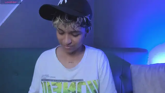 Snapshot of Dominick_jones chatting on 03.04.25 Dominick jones online show from 03.04.25