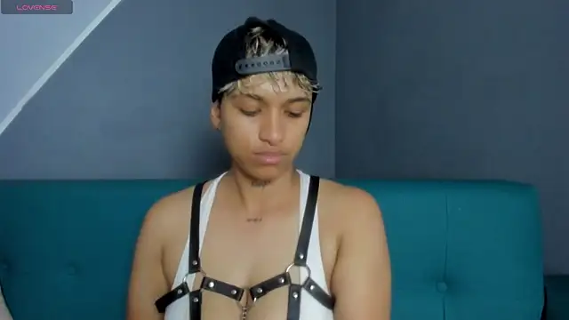 Snapshot of Dominick_jones chatting on 03.10.25 Dominick jones online show from 03.10.25