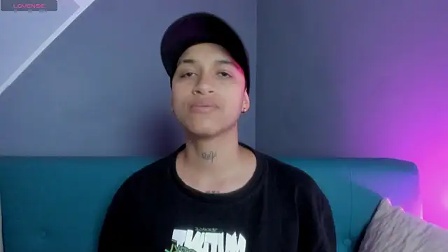 Snapshot of Dominick_jones chatting on 03.11.25 Dominick jones online show from 03.11.25