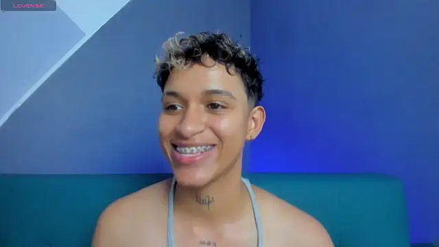 Snapshot of Dominick_jones chatting on 03.17.25 Dominick jones online show from 03.17.25