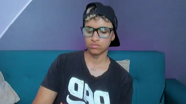 Snapshot of Dominick_jones chatting on 03.20.25 Dominick jones online show from 03.20.25