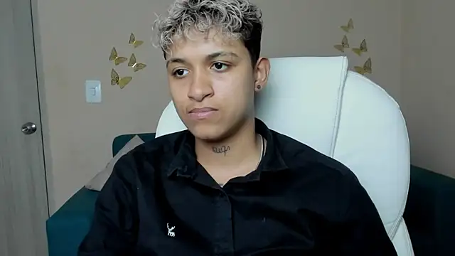 Snapshot of Dominick_jones chatting on 09.18.25 Dominick jones online show from 09.18.25