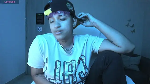 Snapshot of Dominick_jones chatting on 09.26.25 Dominick jones online show from 09.26.25