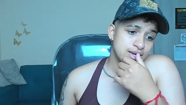 Snapshot of Dominick_jones chatting on 11.06.25 Dominick jones online show from 11.06.25