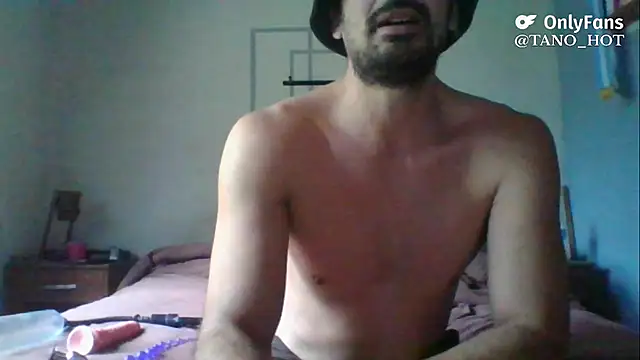 Snapshot of italianbighorse22 chatting on 10.16.25 italianbighorse22 online show from 10.16.25