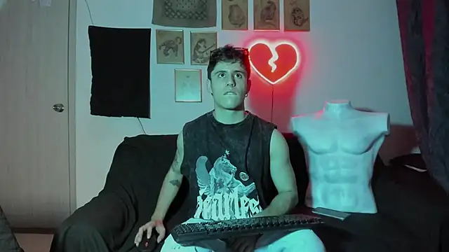 Snapshot of Antonello_Vannucci chatting on 01.01.25 Antonello Vannucci online show from 01.01.25