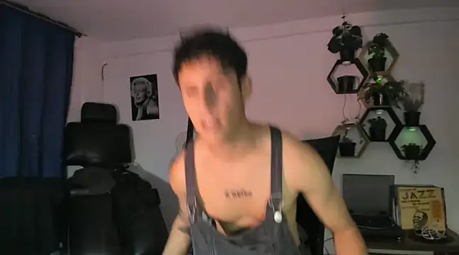 Snapshot of Antonello_Vannucci chatting on 02.24.25 Antonello Vannucci online show from 02.24.25