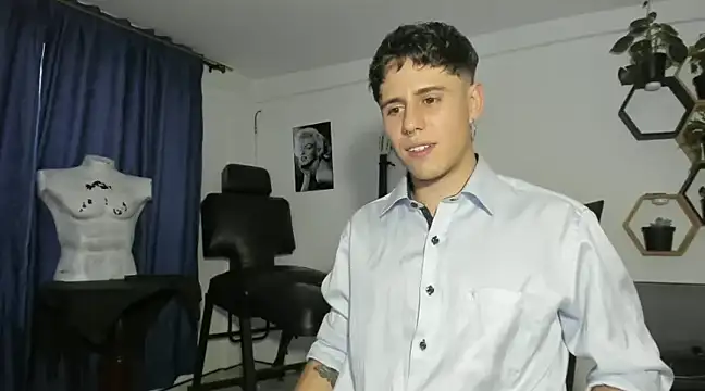 Snapshot of Antonello_Vannucci chatting on 03.08.25 Antonello Vannucci online show from 03.08.25