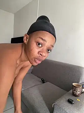 Snapshot of beverlyxxxx chatting on 11.09.25 beverlyxxxx online show from 11.09.25