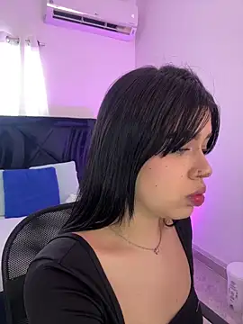 Snapshot of Lily_Woodz chatting on 05.12.26 Lily Woodz online show from 05.12.26