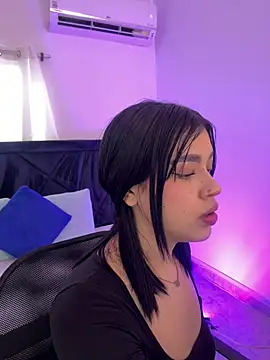 Snapshot of Lily_Woodz chatting on 05.26.26 Lily Woodz online show from 05.26.26
