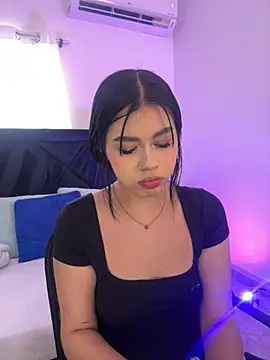 Snapshot of Lily_Woodz chatting on 05.28.26 Lily Woodz online show from 05.28.26