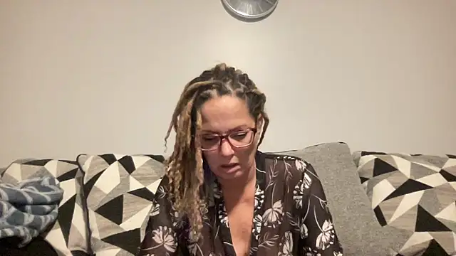 Snapshot of skarfos1babe69 chatting on 12.30.24 skarfos1babe69 online show from 12.30.24